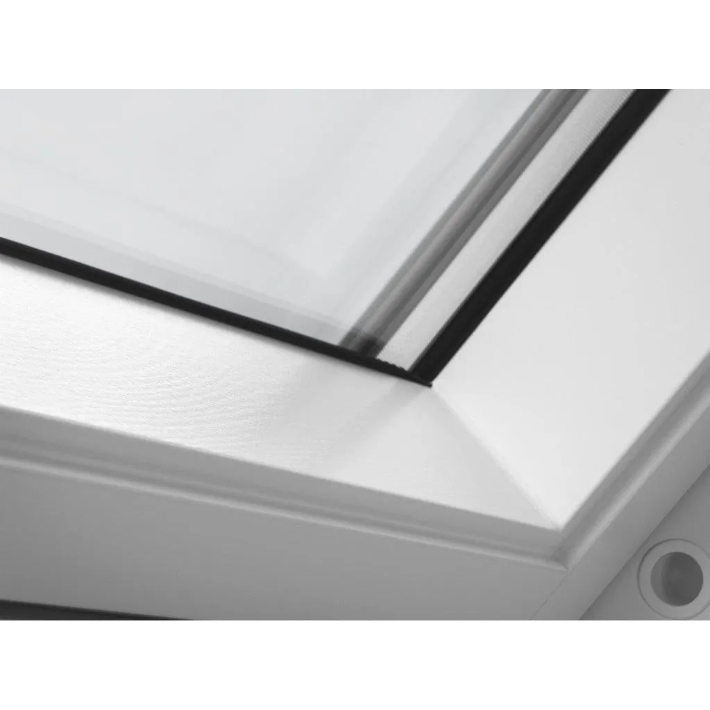 VELUX GGL CK06 2067 High Energy Efficiency Glazing White Painted Centre-Pivot Window (55 x 118 cm)