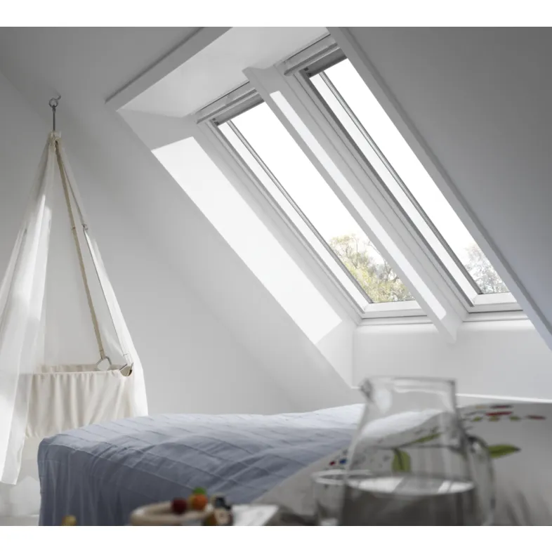 VELUX GGL UK04 2067 High Energy Efficiency Glazing White Painted Centre-Pivot Window (134 x 98 cm)